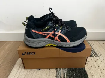 Used Asics Gel-Venture 9 Running Shoes
