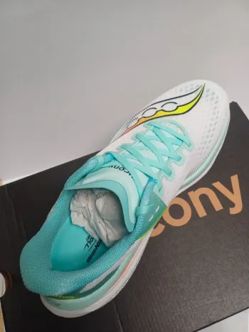 Used Saucony Endorphin Axura bike — image 5 of 8