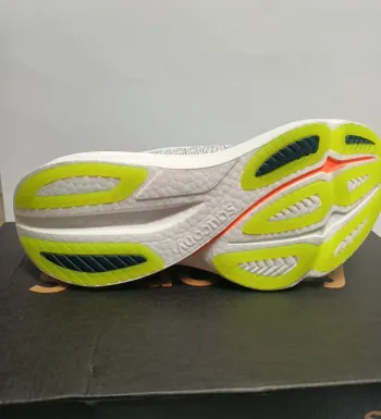 Used Saucony Endorphin Axura bike — image 4 of 8