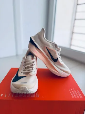 Used Nike Zoom Fly 6 bike — image 3 of 9