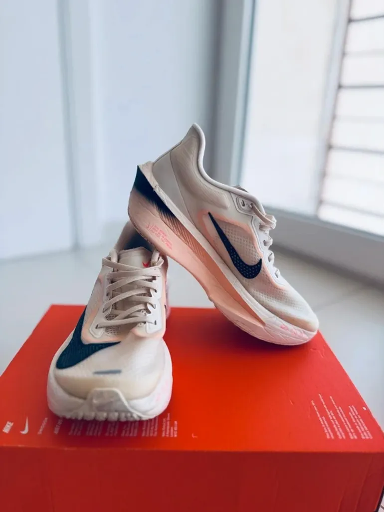 Used Nike Zoom Fly 6 bike — image 3 of 9