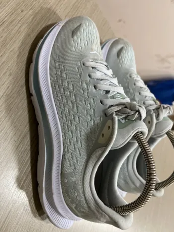 Used Hoka Donna Azzurro bike — image 3 of 8