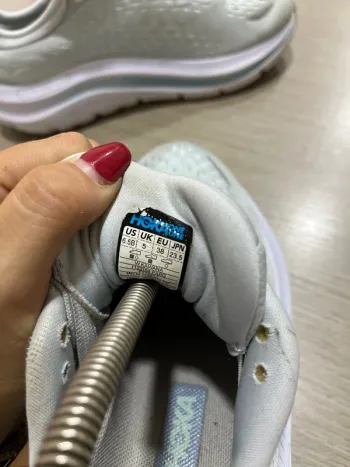 Used Hoka Donna Azzurro bike — image 7 of 8