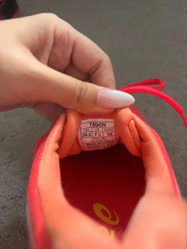 Used Asics Running Shoes bike — image 3 of 5