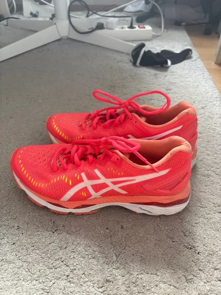 Used Asics Running Shoes bike — image 2 of 5