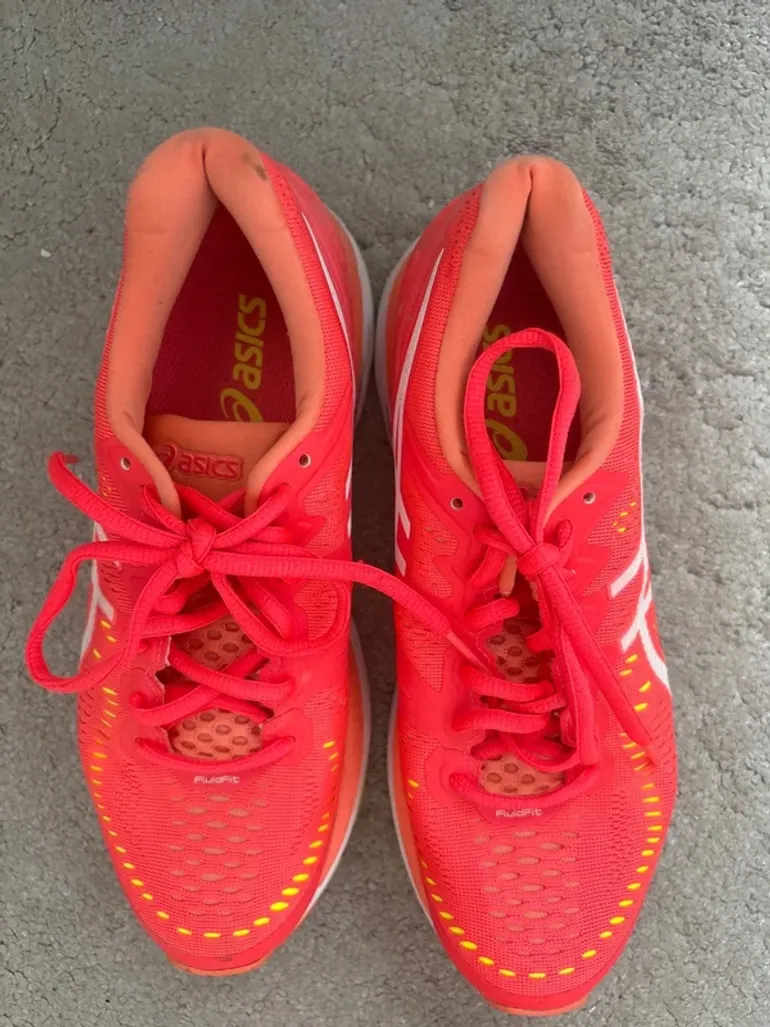 Used Asics Running Shoes bike — image 4 of 5