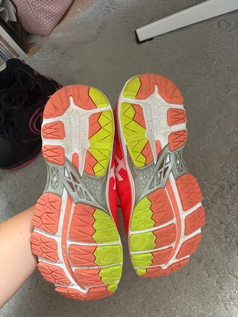 Used Asics Running Shoes bike — image 5 of 5