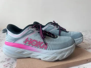 Used Rose Bondi 7 Running Shoes