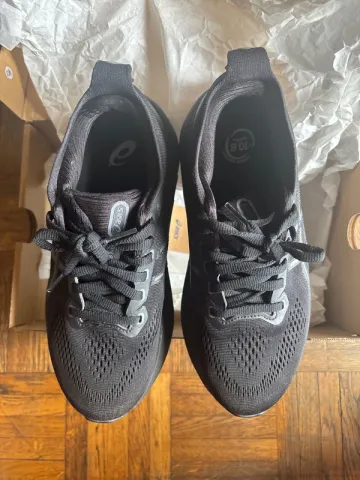 Used Asics Gel Kayano 31 Running Shoes