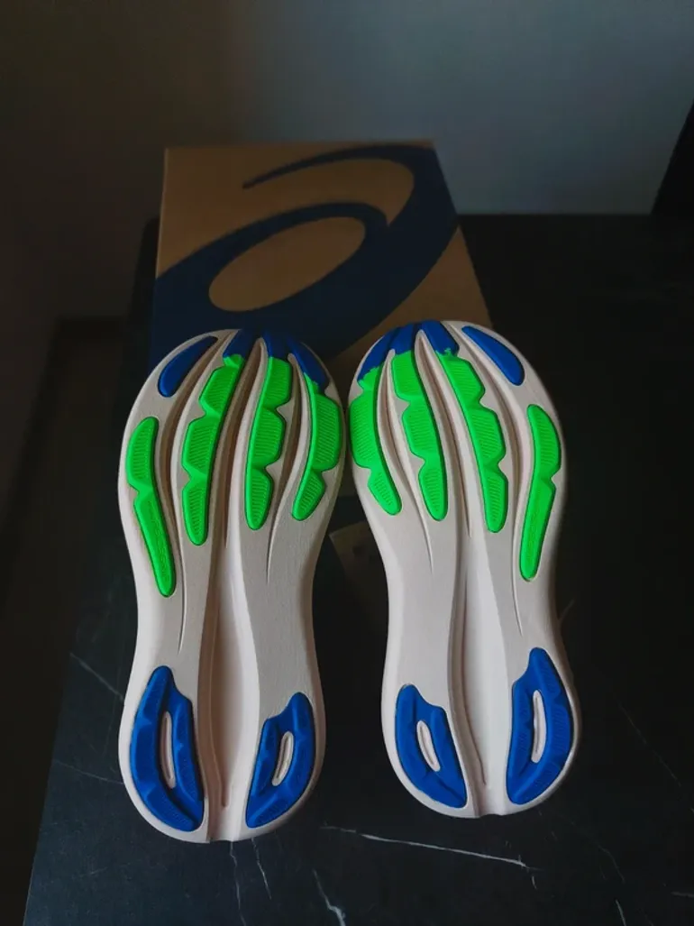 Used Asics Gel Nimbus 28 bike — image 5 of 7