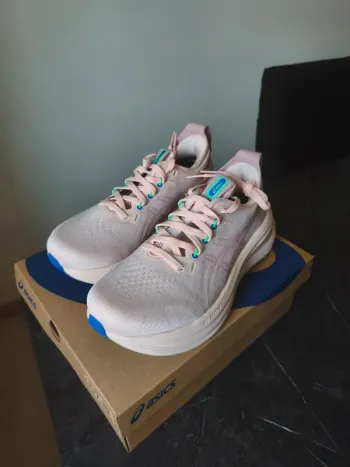 Used Asics Gel Nimbus 28 bike — image 3 of 7