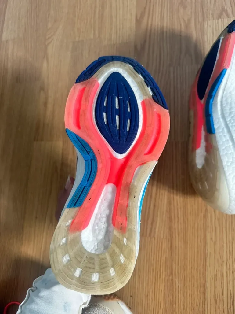 Used Adidas Ultraboost 22 W 2022 bike — image 5 of 9