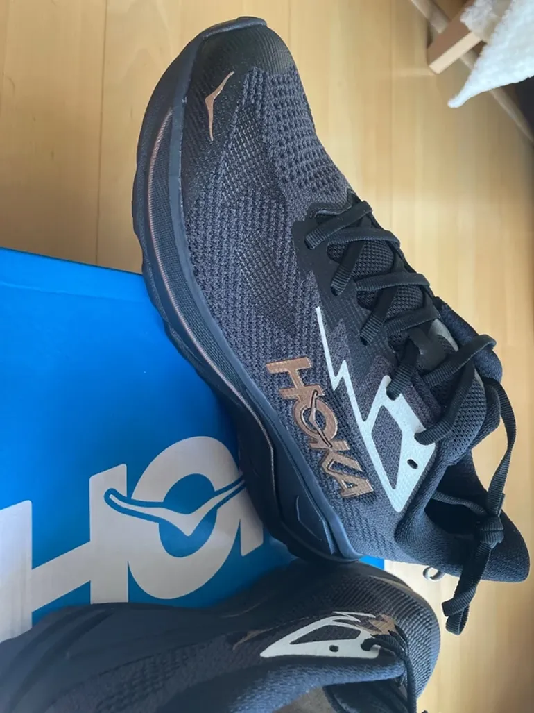 Used Hoka Challenger 8 bike — image 8 of 9