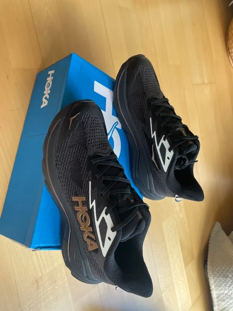 Used Hoka Challenger 8 bike — image 2 of 9