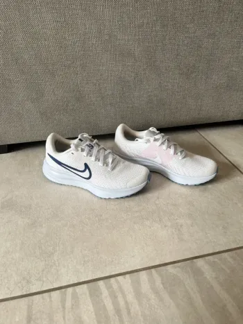 Used Nike baskets Running Shoes