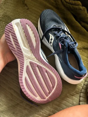 Used Saucony Guide 17 Running Shoes