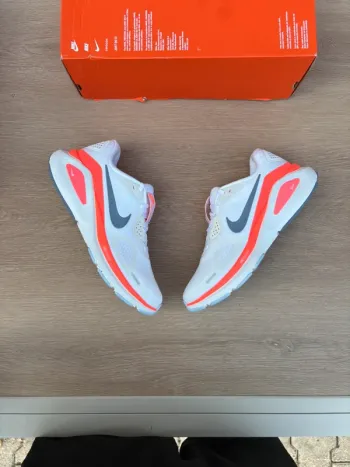Used Nike Structure 26 Running Shoes