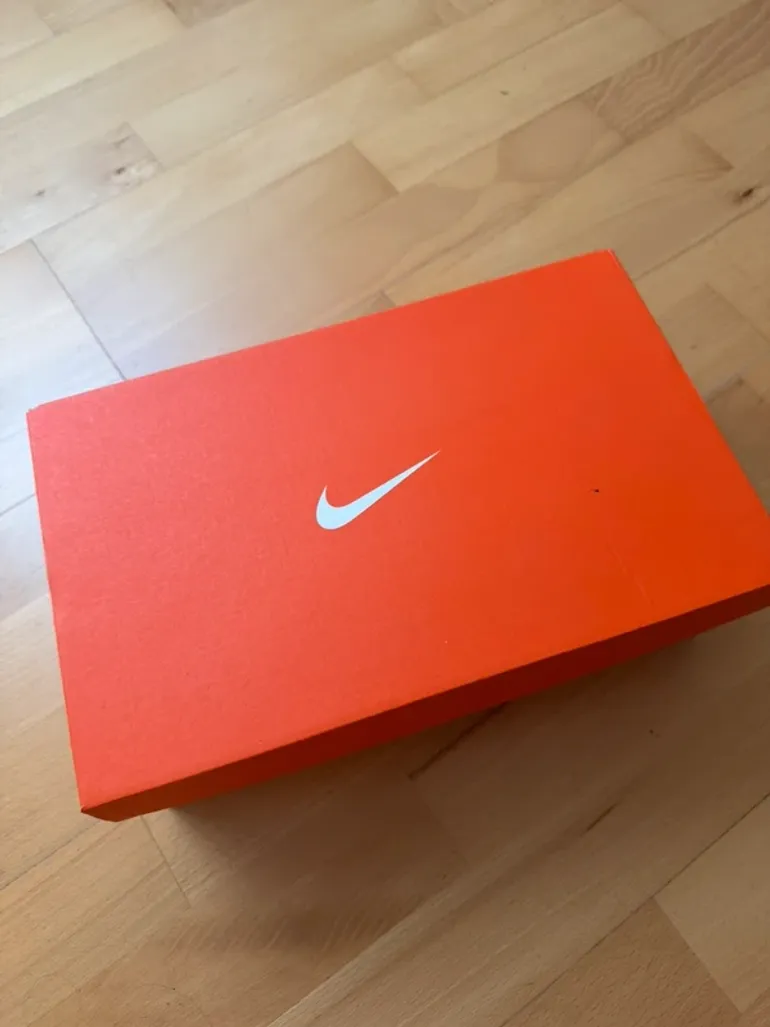 Używany Lightweight Nike Carbon running shoes bike — zdjęcie 4 z 5