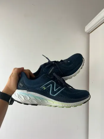 Used New Balance 860 Fresh Foam Running Shoes