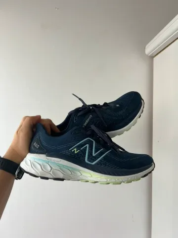 Used New Balance 860 Fresh Foam Running Shoes