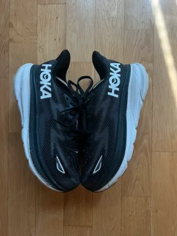 Used Ideal Clifton 9 Wide Running Shoes