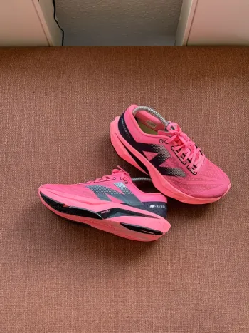Używany New Balance FuelCell Rebel v4 Running Shoes