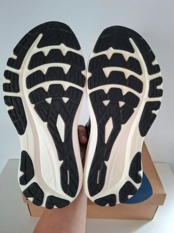 Used Asics gel GT 2000 13 bike — image 12 of 13