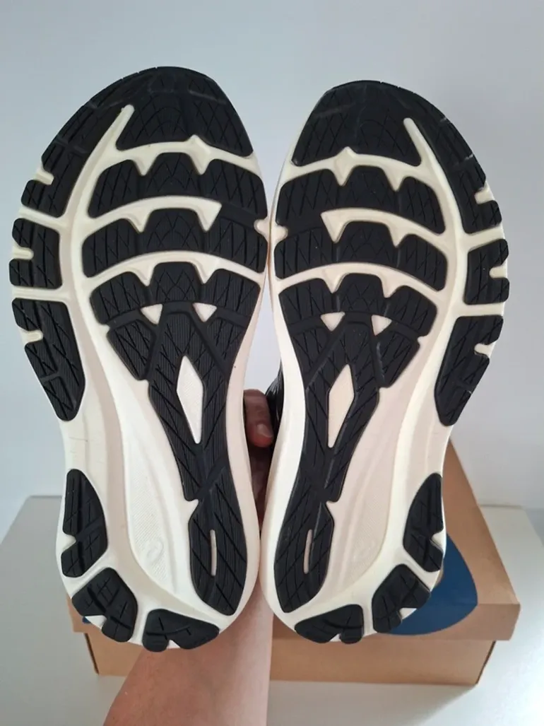 Used Asics gel GT 2000 13 bike — image 12 of 13