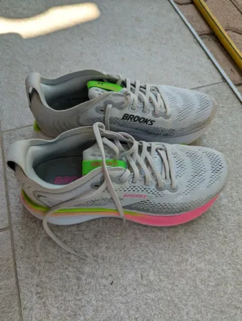 Używany Brooks Adrenaline GTS 25 Running Shoes