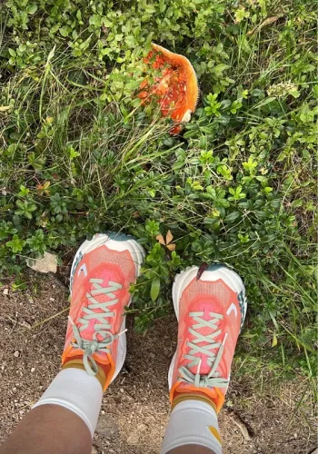 Käytetty Hoka Speedgoat 5 Running Shoes