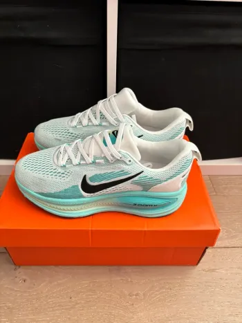 Używany Nike Vomero 18 Running Shoes