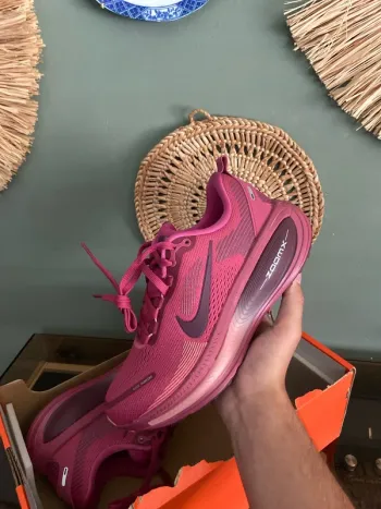 Použité Nike Vomero 18 Running Shoes