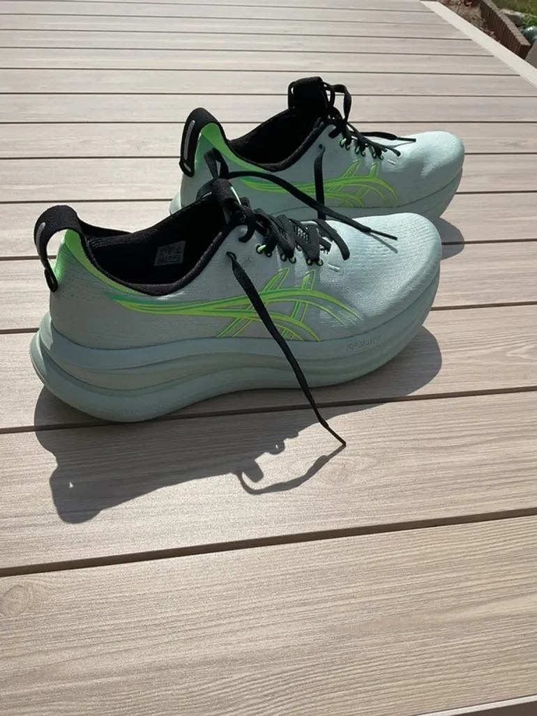 Used Asics Gel Nimbus 28 bike — image 3 of 8