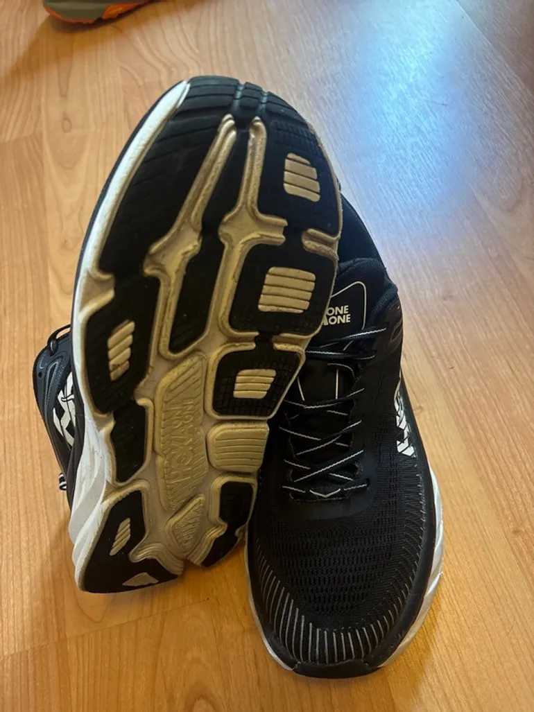 Used White Hoka Bondi 7 bike — image 6 of 7