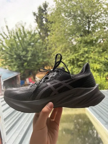 Used Asics Dynablast 5 Running Shoes