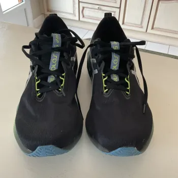 Used Asics Novablast 5 Luxe bike — image 4 of 7