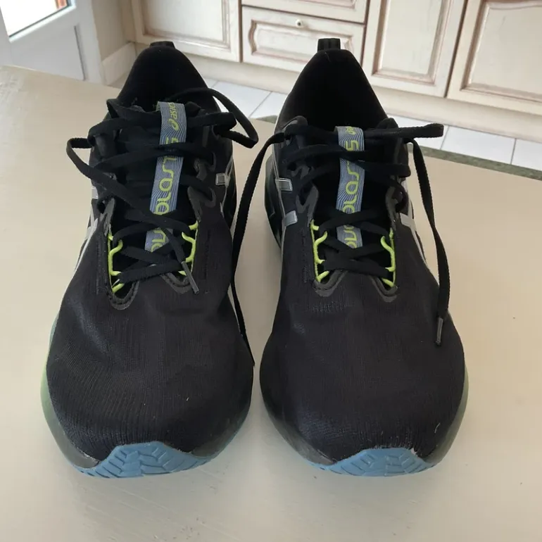 Used Asics Novablast 5 Luxe bike — image 4 of 7