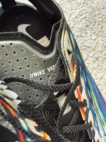 Used Premium Nike ZoomX Vaporfly 4 Light Trails bike — image 4 of 15