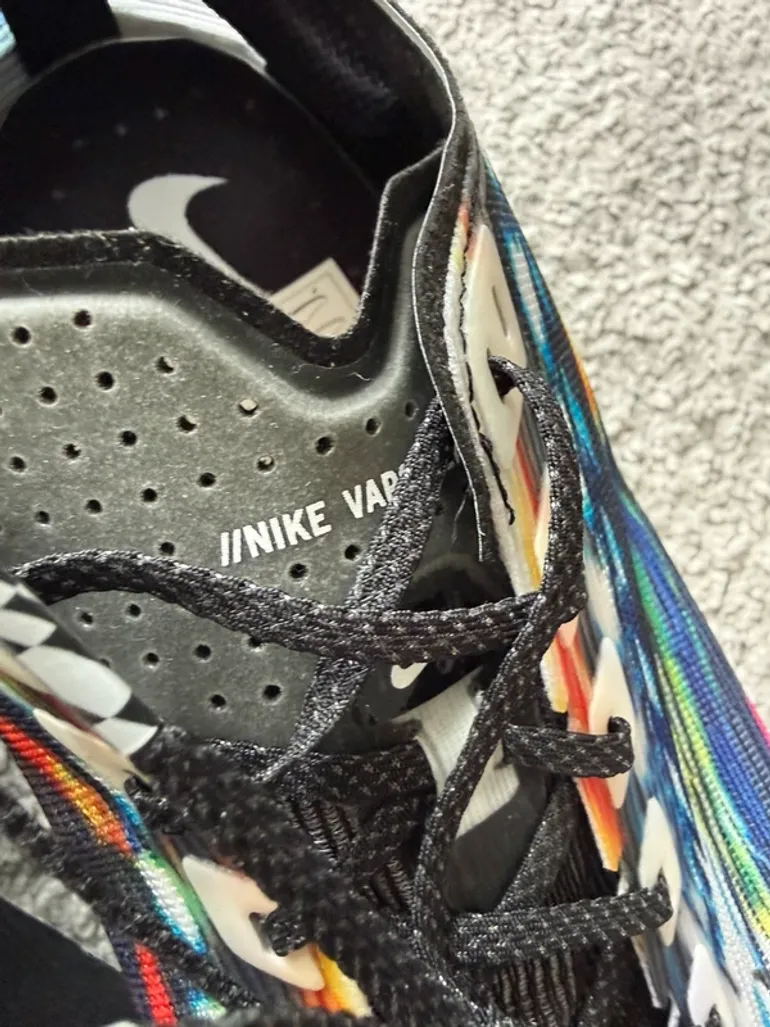 Used Premium Nike ZoomX Vaporfly 4 Light Trails bike — image 4 of 15