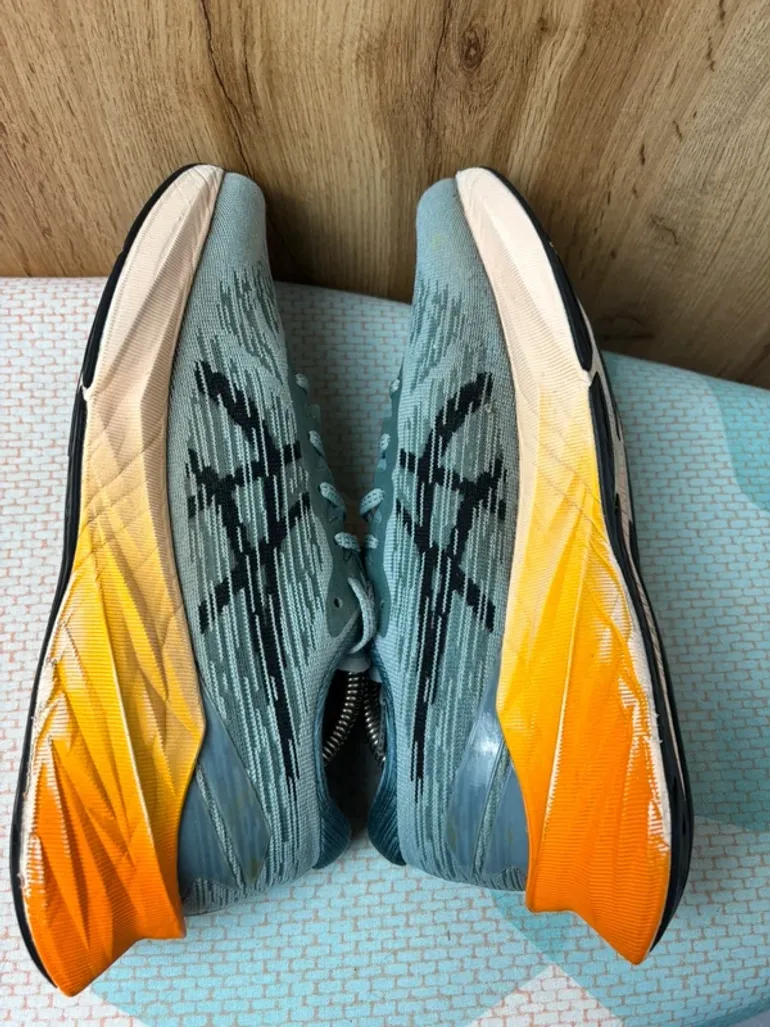 Used Asics Novablast 3 bike — image 4 of 7