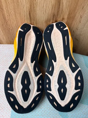 Used Asics Novablast 3 bike — image 5 of 7