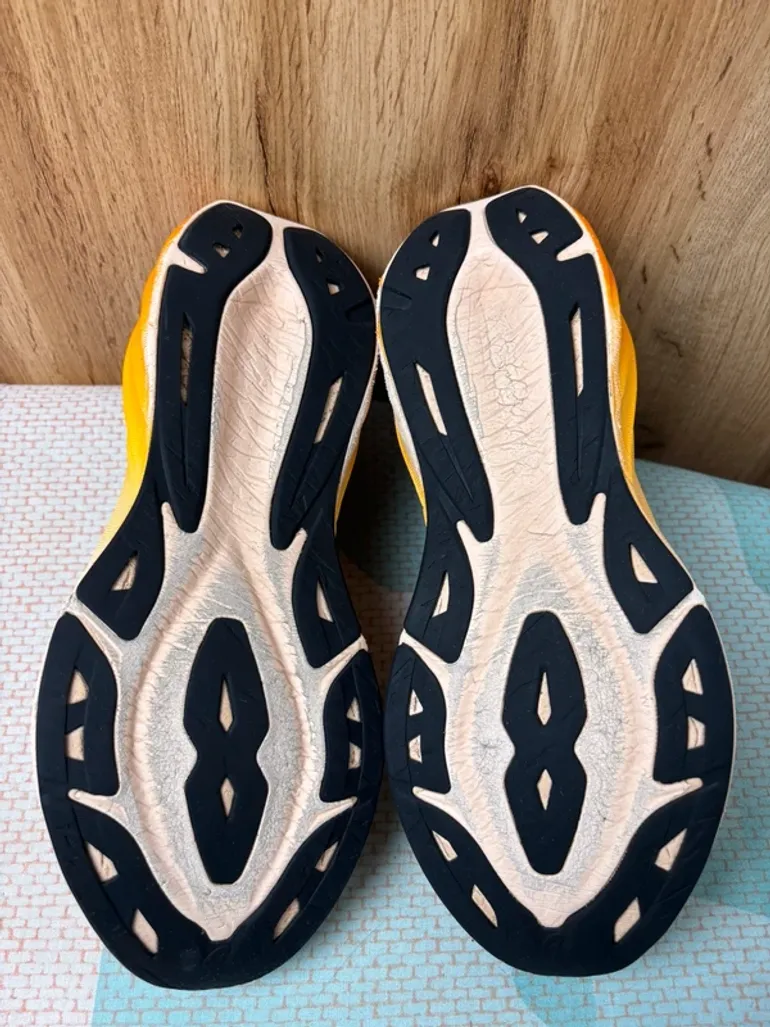 Used Asics Novablast 3 bike — image 5 of 7