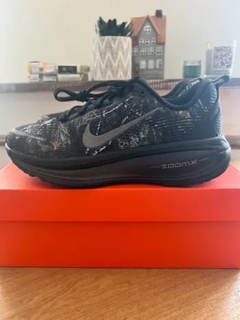 Tweedehands Nike Vomero 18 bike — afbeelding 2 van 9