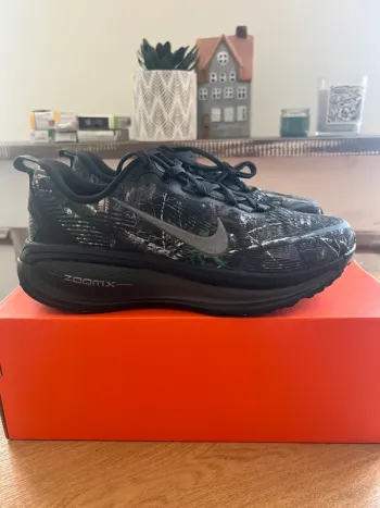 Used Nike Vomero 18 Running Shoes