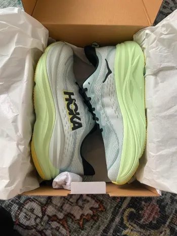 Used Lightweight Skyflow Running Shoes