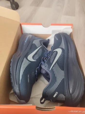 Brugt Nike Vomero 18 Running Shoes