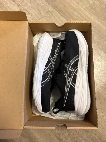 Gebrauchtes Asics Cumulus 27 Running Shoes