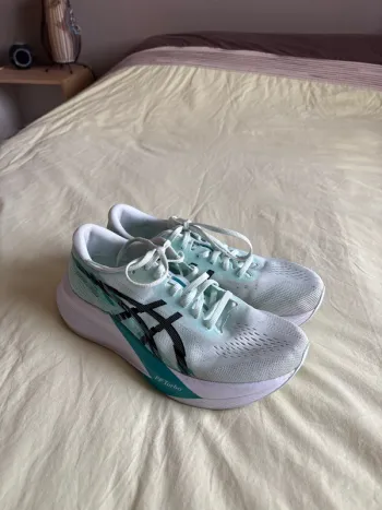 Gebrauchtes Asics Magic Speed 4 Running Shoes