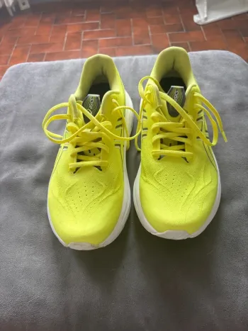 Used Asics GT-2000 14 Running Shoes