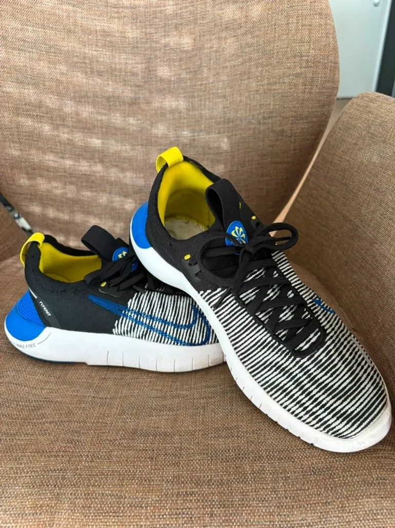 Used Nike Flyknit bike — image 2 of 3